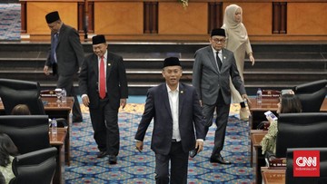 Ketua DPRD DKI Jakarta dari Fraksi PDI Perjuangan Prasetio Edi Marsudi bersama Wakil Ketua DPRD dari Fraksi Gerinda Mohammad Taufik, Wakil Ketua dari Fraksi PKS Abdurrahman Suhaimi, dan Wakil Ketua dari Fraksi PAN Zita Anjani, Jakarta,  3 Oktober 2019.