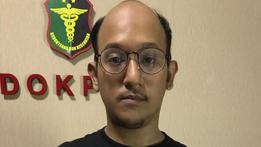 Polisi melakukan penyelidikan dengan tes urine. Hasilnya, Rifat dan dua temannya dinyatakan positif menggunakan ganja.