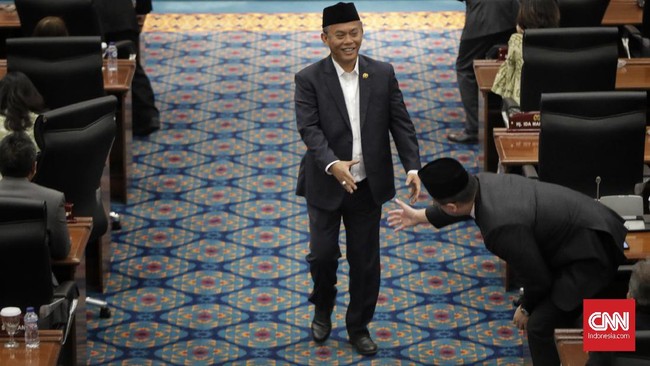 Prasetio mengatakan usulan interpelasi datang dari peserta rapat yang menagih agar penggunaan hak bertanya itu segera dijadwalkan.