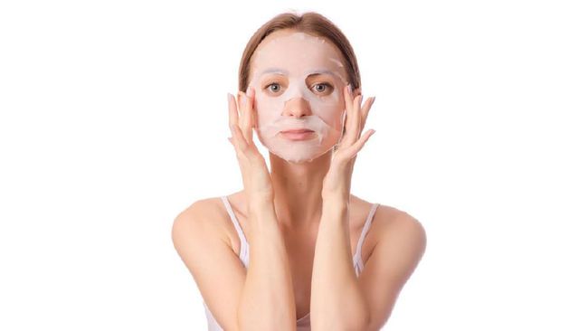 Kehadiran sheet mask menawarkan beberapa keunggulan untuk kulit. Meski mudah digunakan, ada beberapa hal yang harus diperhatikan saat akan memakai sheet mask.