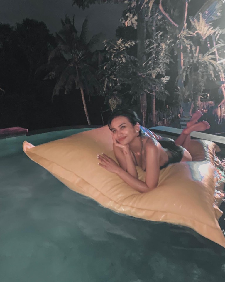 Berikut beberapa gaya Vanessa Angel yang dianggap seksi dan membuat iman netizen bergetar versi Insertlive.