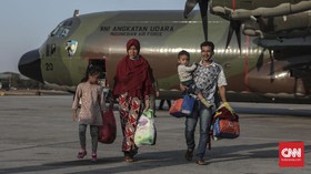 Naik Hercules, 51 Pengungsi Wamena Asal Sumbar Tiba di Halim