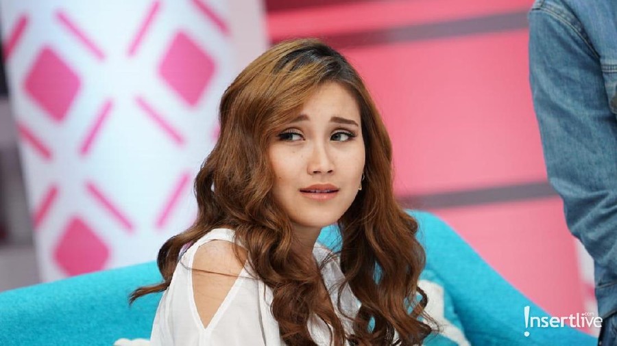 Mbak You menerawang bahwa Ayu Ting Ting akan menikah secara diam-diam di tahun 2020 mendatang.