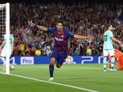 Suarez Tetap Pede Meski Barcelona Cari Striker Baru
