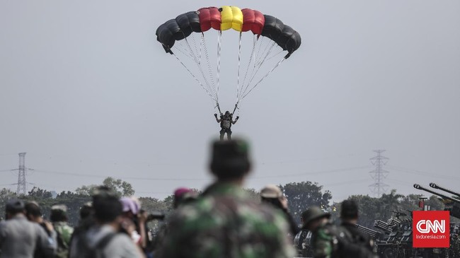 Anggota Komisi I dari PKS, Sukamta menilai keberadaan posisi wakil panglima TNI hanya bikin gemuk institusi, berlawanan dengan semangat pemangkasan birokrasi.