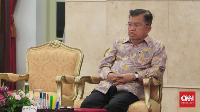 Wakil Presiden ke-10 dan 12 Jusuf Kalla menemui Presiden Prabowo di Istana. Mentari Pertanian Andi Amran Sulaiman, ikut dalam pertemuan itu.