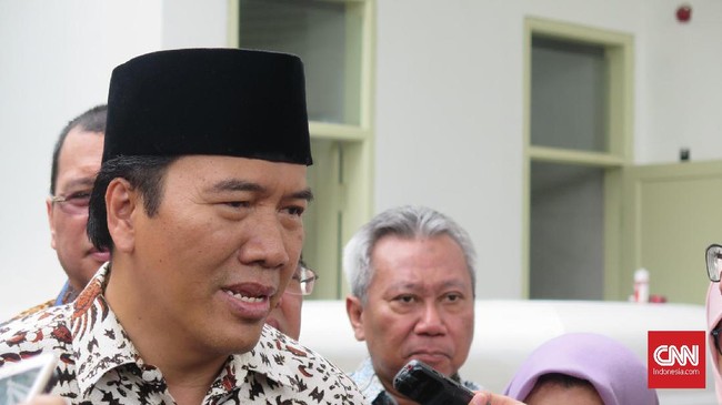 Setidaknya 25 pimpinan perguruan tinggi yang tergabung dalam Forum Rektor dan Majelis Rektor PTN Indonesia bertemu Presiden Jokowi dan menristekdikti di istana.