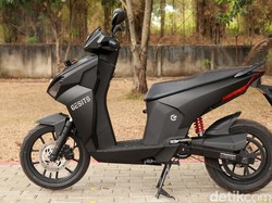 Erick Thohir Ngebet Kawinkan Motor Listrik Gesits dengan Gojek dan Grab