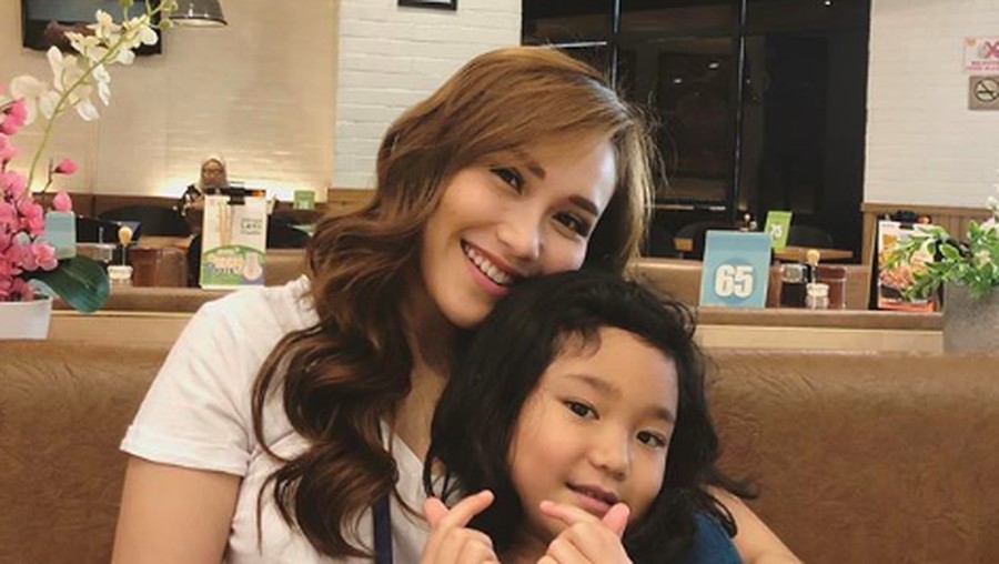 ayu ting ting dan anak perempuannya, Bilqis.