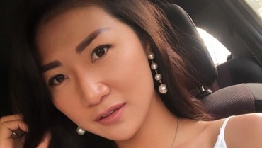 img-title Bergosip soal Raffi-Nagita, Asisten Nia Ramadhani Tuai Hujatan