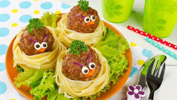 Resep Bekal Enak, Rice Meatballs yang Gampang Dibuat Gampang dibuat nih, Bun, bakso sehat yang bisa dimakan sama nasi dan sayur. Cocok dibuat bekal anak sekolah.
