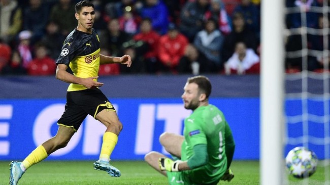 Borussia Dortmund menuai kemenangan 2-0 atas Slavia Praha pada matchday kedua Liga Champions, sementara Napoli hanya bermain imbang tanpa gol lawan Genk.