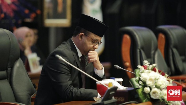 Gubernur DKI Jakarta Anies Baswedan resmi mencabut izin usaha seluruh outlet perusahaan bar dan kafe Holywings karena dinilai terbukti melanggar ketentuan.