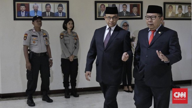 Kepala Dinas Pariwisara Jakarta Edy Junaedi mengajukan pengunduran diri dari jabatannya dan meminta Gubernur Anies Baswedan untuk menurunkan jabatannya.