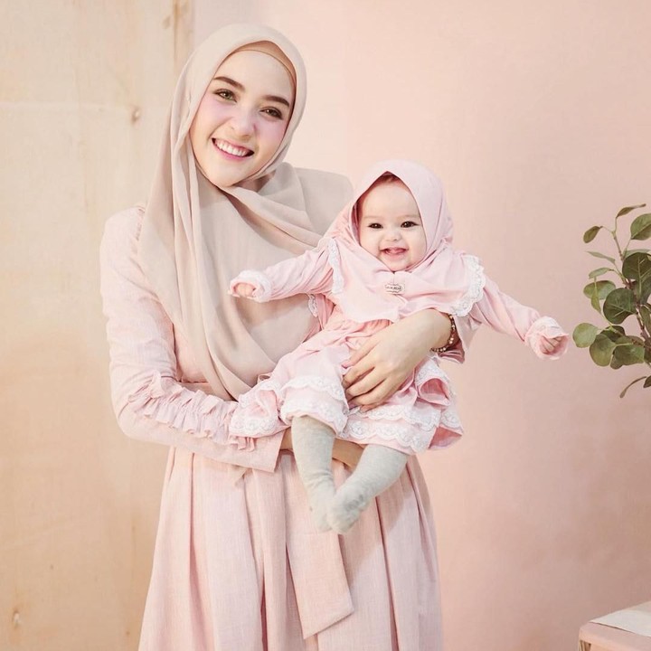<p>Mungkin Bunda enggak asing lagi dengan si kecil yang satu ini. Ya, anak perempuan cantik ini namanya Shireen Amira Hafa. (Foto: Instagram @hamidahrachmayanti)</p>