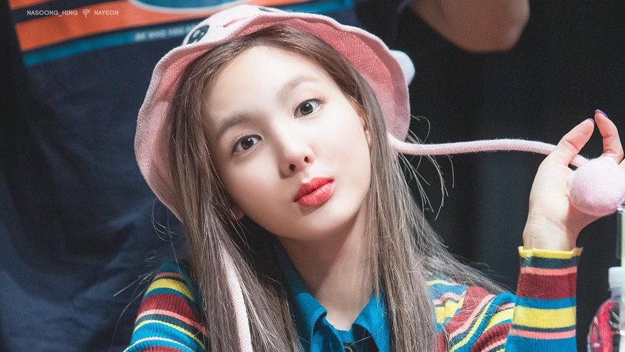 Rok milik Nayeon TWICE robek saat penampilannya di atas panggung, agensi beri penjelasan.