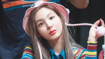 img-title Penjelasan di Balik Rok Robek Nayeon TWICE yang Menghebohkan