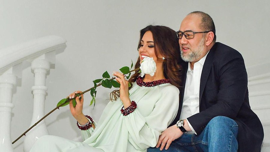 Diceria Sultan Muhammad V, Rihana Oksana Petra menuntut sebuah rumah mewah di London seharga 8 juta poundsterling atau setara Rp139 miliar.