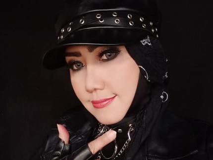 Mel Shandy, Single Mother yang Masih Nge-Rock di Atas Panggung