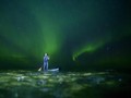 FOTO: Berselancar di Bawah Aurora