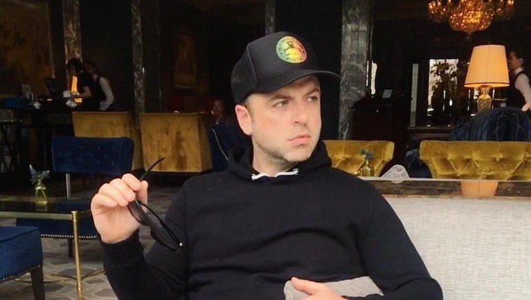 Ini dia enam potret kebersamaan Mark Westlife dan pasangan prianya yang baru saja dikaruniai anak pertama.