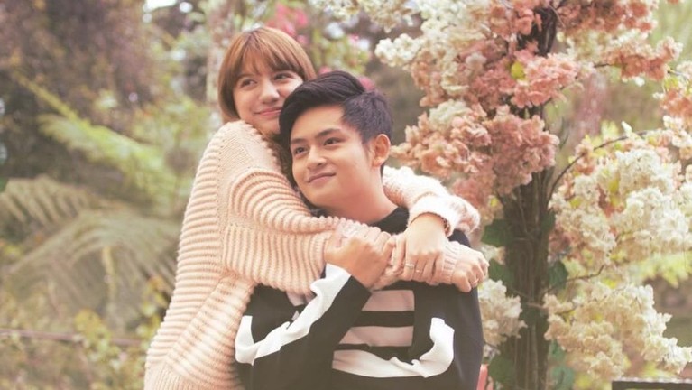 Cassandra Lee dan Randy Martin dikabarkan putus setelah menjalin asmara selama empat tahun. Berikut ini sejumah potret kenangan saat mereka masih bersama.