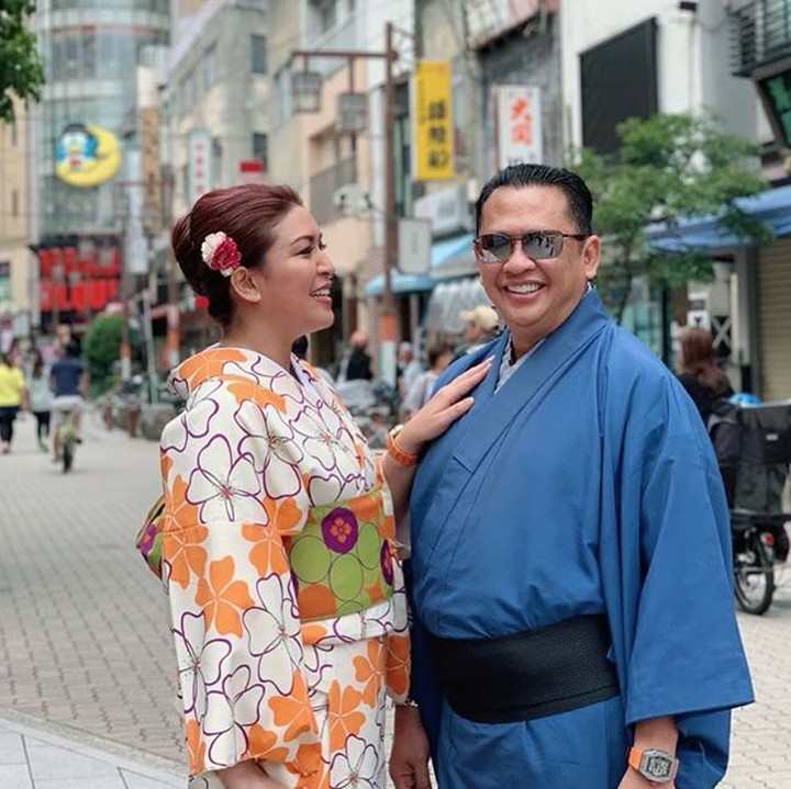 <p>Aih, mesranya Lenny dan Bambang Soesatyo seperti pengantin baru. (Foto: Instagram/ @dewi_bamsoet)</p>
