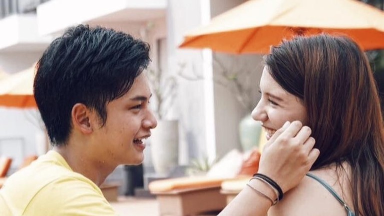 Cassandra Lee dan Randy Martin dikabarkan putus setelah menjalin asmara selama empat tahun. Berikut ini sejumah potret kenangan saat mereka masih bersama.