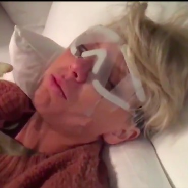 Habis Operasi Mata, Taylor Swift Repot Cari Pisang