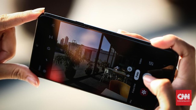 Samsung Galaxy A20s dibekali dengan kamera medioker tiga sensor di bagian belakang dan fitur 'premium' NFC.