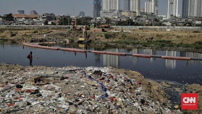 Walhi Jakarta menilai rencana pembangunan Insinerator di Tebet telah membuat Pemprov DKI mengabaikan tugas pengelolaan sampah yang diamanatkan Perda 3/2013.