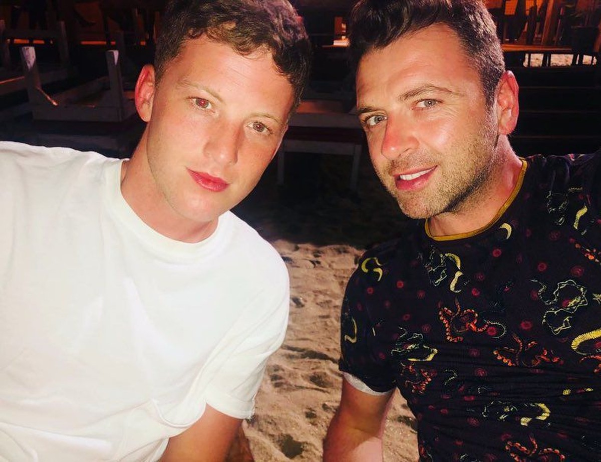 Ini dia enam potret kebersamaan Mark Westlife dan pasangan prianya yang baru saja dikaruniai anak pertama&period;