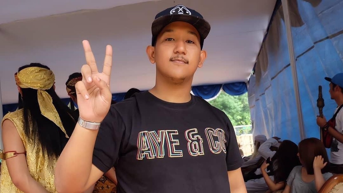 Artis Rifat Umar terciduk menggunakan narkoba di kamar kosnya di kawasan Bintaro&comma; Tangerang Selatan&period; 