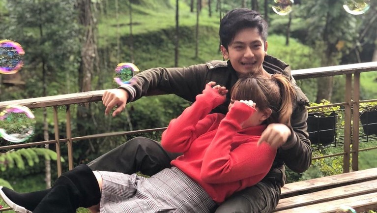 Kenangan Indah Cassandra Lee dan Randy Martin Saat Masih Bersama Cassandra Lee dan Randy Martin dikabarkan putus setelah menjalin asmara selama empat tahun. Berikut ini sejumah potret kenangan saat mereka masih bersama.