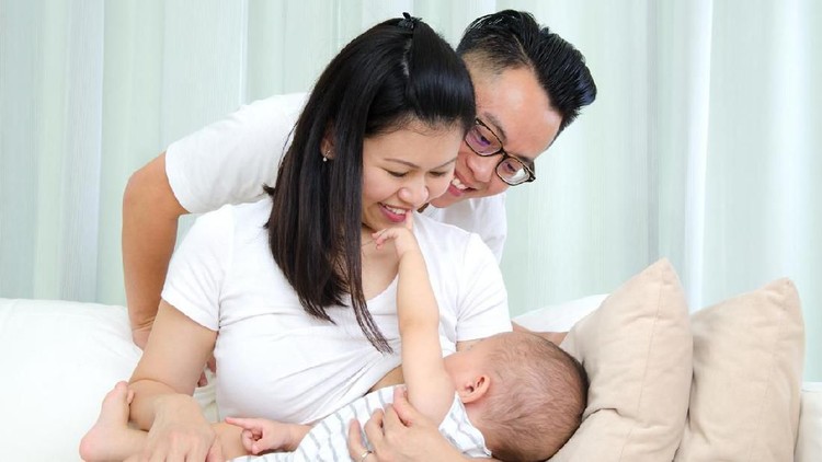 Pijat payudara bisa melancarkan pasokan ASI ibu menyusui nih. Caranya mudah dan bisa dilakukan tanpa bantuan orang lain.
