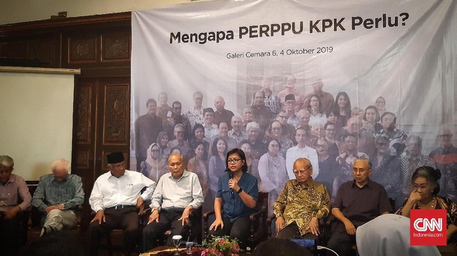 Sejumlah tokoh yang mengikuti pertemuan dengan Presiden RI Jokowi di Istana Merdeka pada 26 September lalu meminta Jokowi tak perlu takut terbitkan Perppu KPK.