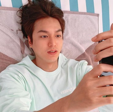 Lee Min Ho Makan Es Krim Siang-siang, Netizen +62: Gak Puasa Sayang?