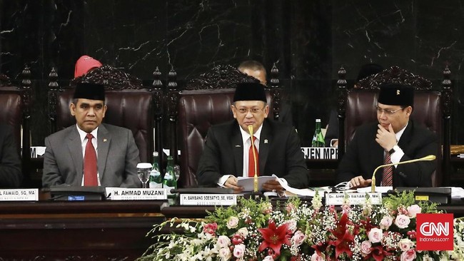 Ketua MPR Bambang Soesatyo menyebut amendemen UUD 1945 tak seperti supir bus mengejar setoran. Berbagai aspek seperti aspirasi masyarakat perlu dipertimbangkan.