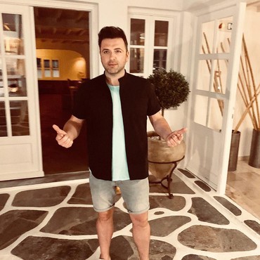 6 Potret Mark Westlife yang Baru Dikaruniai Putri Pertama