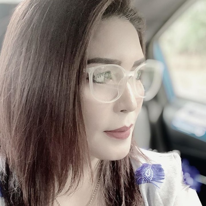 <p>Difoto candidi begini pun Lenny tetap cantik.  (Foto: Instagram/ @dewi_bamsoet)</p>