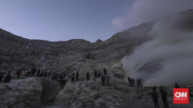 Media Asing Marak Soroti Turis China Tewas Jatuh ke Jurang Kawah Ijen