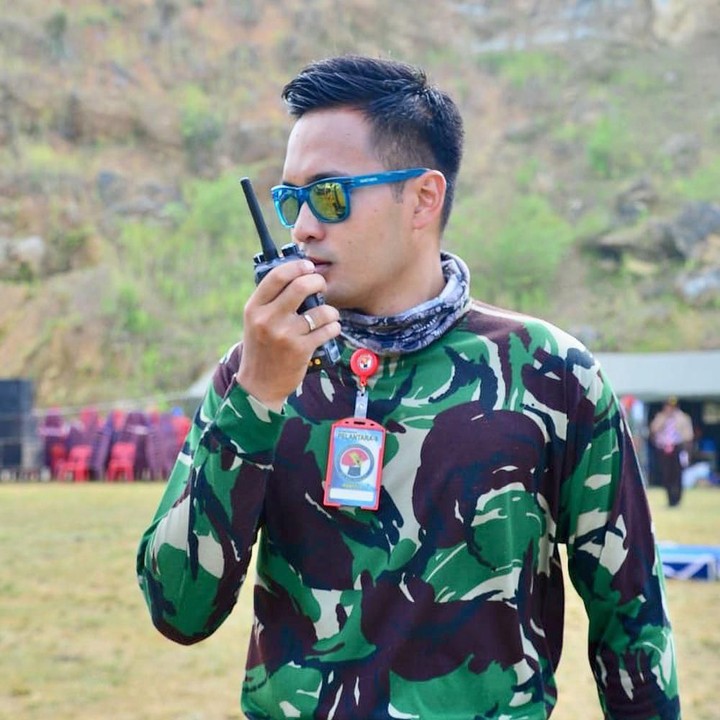 <p>Rendy yang disebut netizen anggota TNI ganteng ini merupakan perwira TNI AL berpangkat Lettu. (Foto: Instagram @rendymeidiyanto)</p>