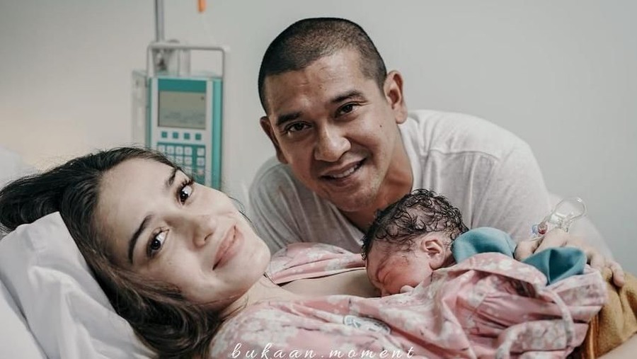 Yasmine Wildblood melahirkan anak kedua yang berjenis kelamin perempuan. 
