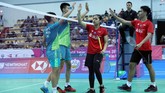 FOTO: Indonesia Juara Dunia dan Bawa Pulang Piala Suhandinata Indonesia berhasil menjadi juara Kejuaraan Dunia Badminton Junior dan membawa pulang Piala Suhandinata. Berikut foto-foto kemenangan indonesia.