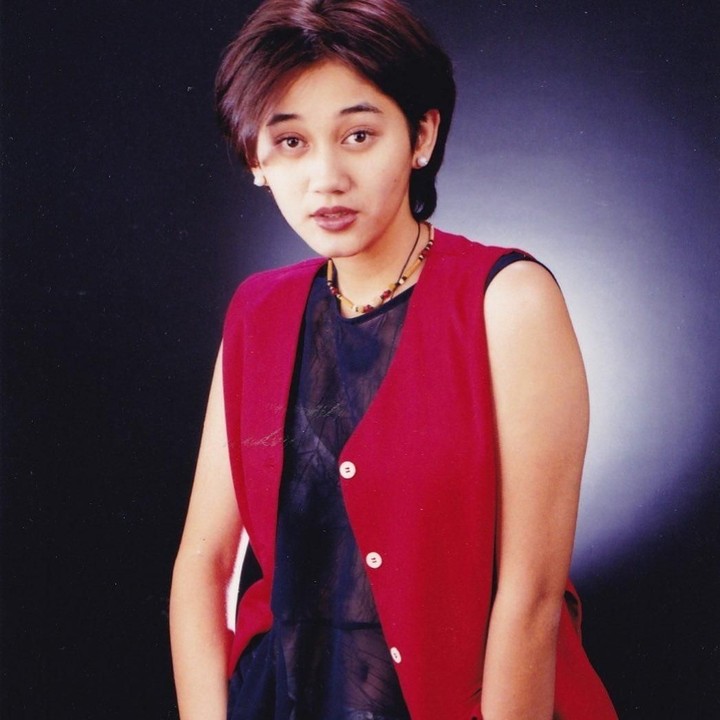 <p>Pada awal 1989, Nike mengawali karier di dunia perfilman dengan membintangi film <em>Gadis Foto Model</em>. Ketika itu, dia masih menggunakan nama panggung Nike Astrina. Ia pun mengisi suara dalam album <em>OST Gadis Foto Model</em>. (Foto: Instagram @nikeardillaofficial)</p>