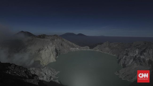 Akibat kebakaran hutan, kunjungan dan pendakian di Taman Wisata Alam Kawah Ijen ditutup sementara.