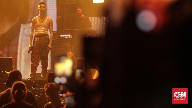 Pertunjukan yang disuguhkan oleh Rich Brian pada Minggu (4/12) malam memang layak menjadi sorotan utama dalam keseluruhan HITC Jakarta 2022.