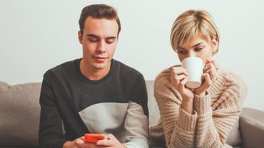 Niat Beli Kado, Wanita Pergoki Pacar Selingkuh dengan Pemilik Online Shop