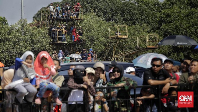 FOTO: Derap Prajurit dan Alutsista di Puncak HUT ke-74 TNI