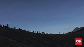 FOTO: Melangkah di Punggung Ijen